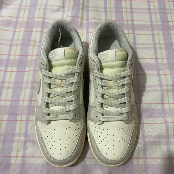 Nike Light Grey Sneakers